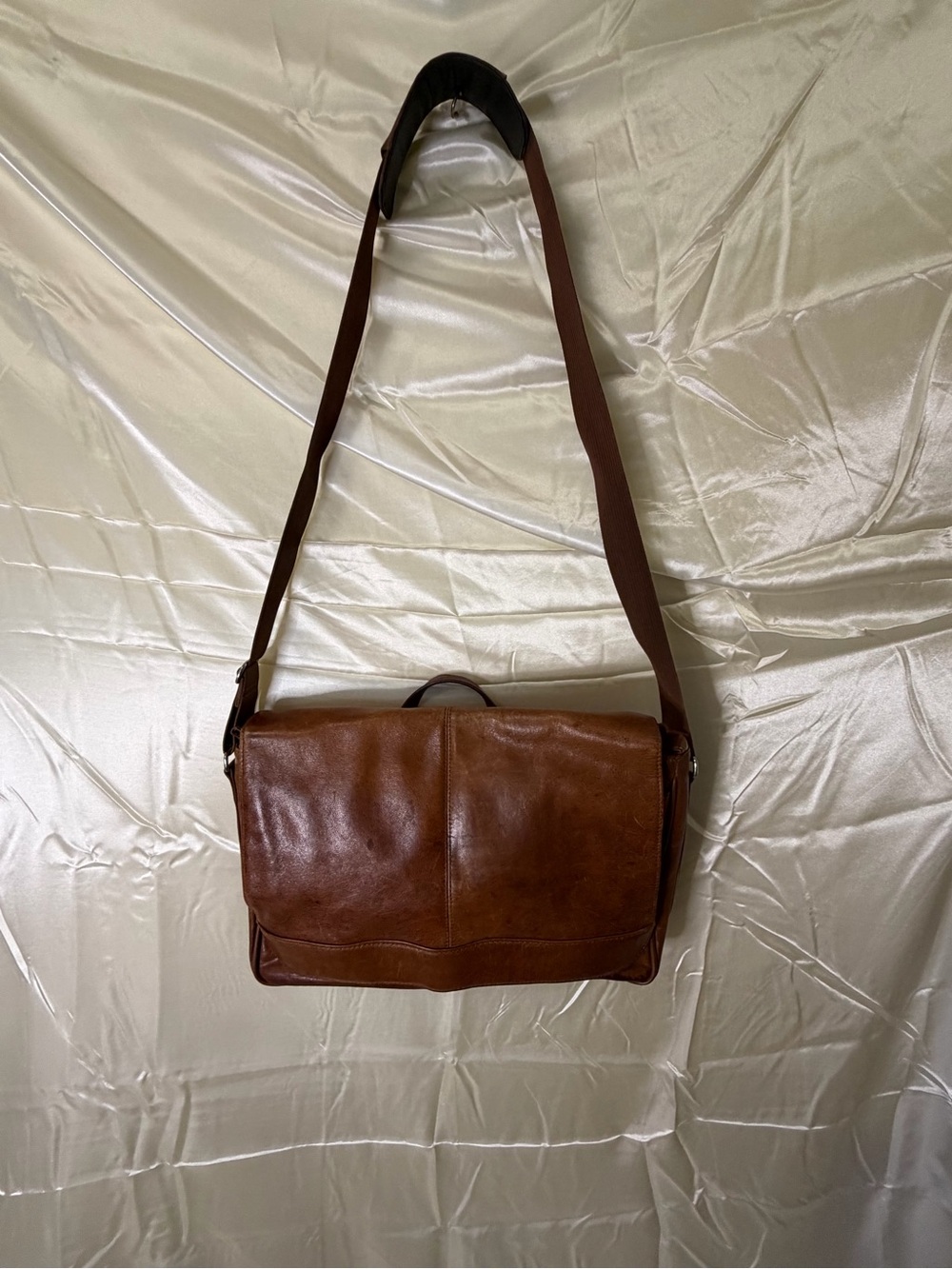 Wilsons Leather Brown Distressed Messenger Bag Laptop Briefcase Vintage Patina